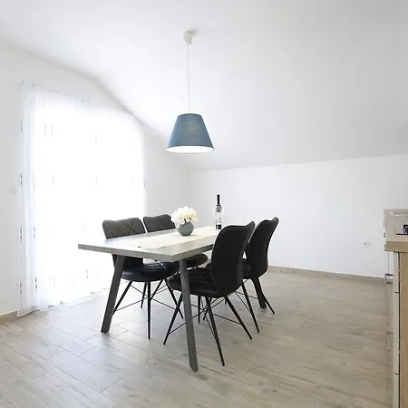 Apartament Nada *