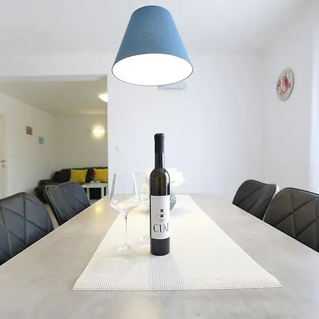 Nada Apartamento Sukošan