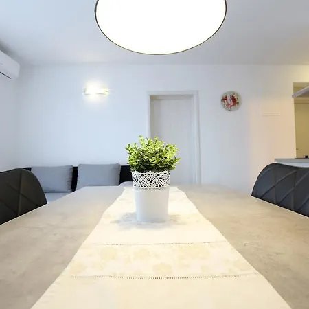 Nada Apartamento Sukošan