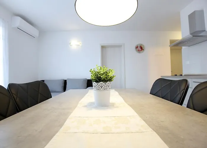 Nada Apartman Sukosan